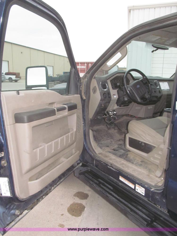 image for item F7313 2008 Ford F550 Super Duty XLT Crew Cab cab and chassis