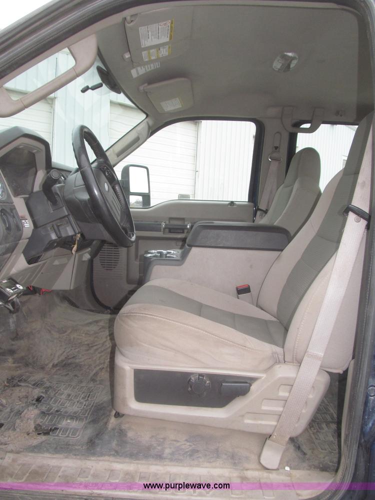 image for item F7313 2008 Ford F550 Super Duty XLT Crew Cab cab and chassis