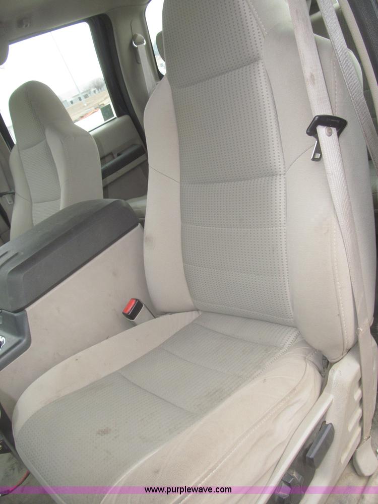 image for item F7313 2008 Ford F550 Super Duty XLT Crew Cab cab and chassis