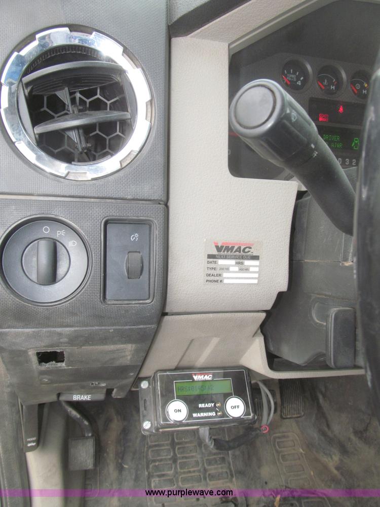 image for item F7313 2008 Ford F550 Super Duty XLT Crew Cab cab and chassis