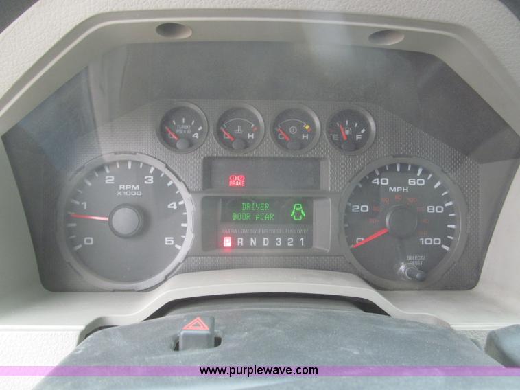 image for item F7313 2008 Ford F550 Super Duty XLT Crew Cab cab and chassis