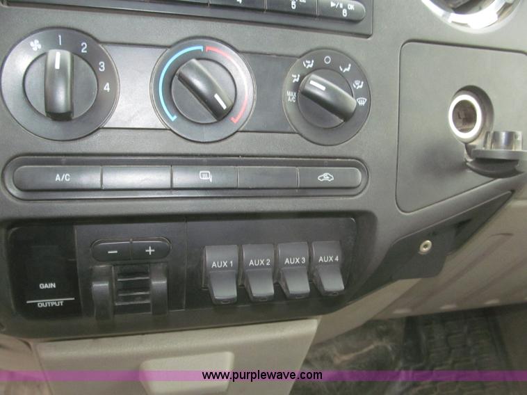 image for item F7313 2008 Ford F550 Super Duty XLT Crew Cab cab and chassis