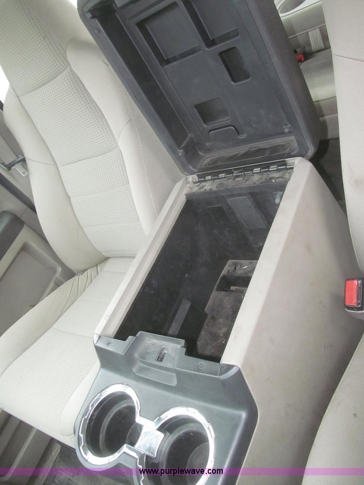 image for item F7313 2008 Ford F550 Super Duty XLT Crew Cab cab and chassis