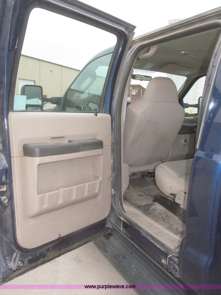 image for item F7313 2008 Ford F550 Super Duty XLT Crew Cab cab and chassis