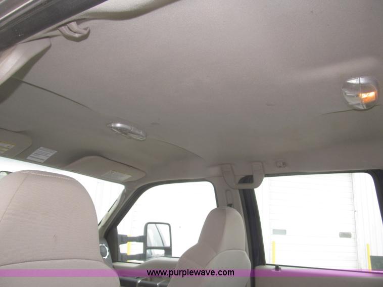 image for item F7313 2008 Ford F550 Super Duty XLT Crew Cab cab and chassis