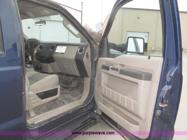 image for item F7313 2008 Ford F550 Super Duty XLT Crew Cab cab and chassis
