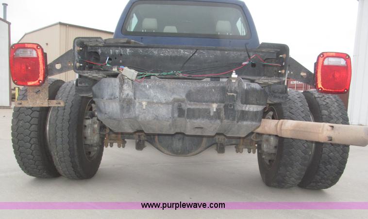 image for item F7313 2008 Ford F550 Super Duty XLT Crew Cab cab and chassis