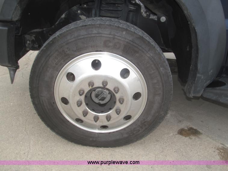 image for item F7313 2008 Ford F550 Super Duty XLT Crew Cab cab and chassis