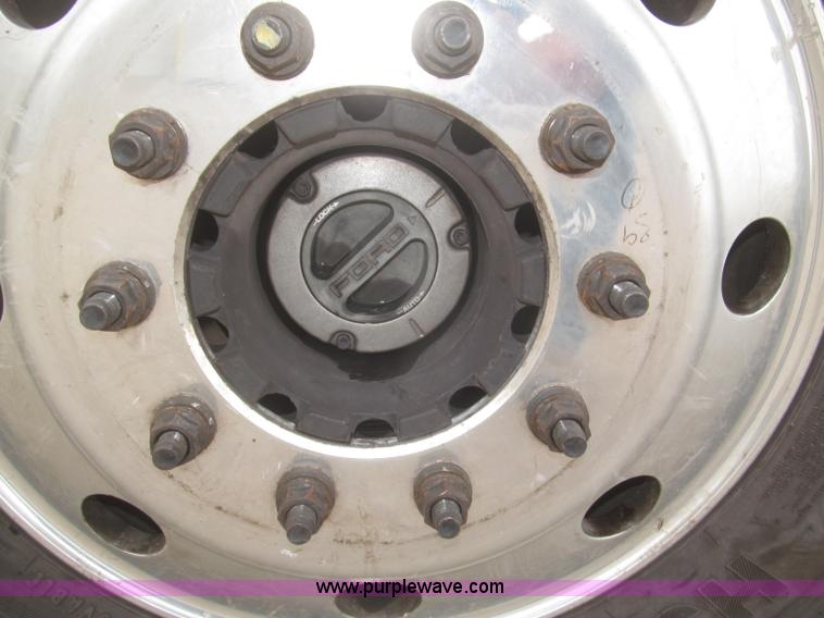 image for item F7313 2008 Ford F550 Super Duty XLT Crew Cab cab and chassis