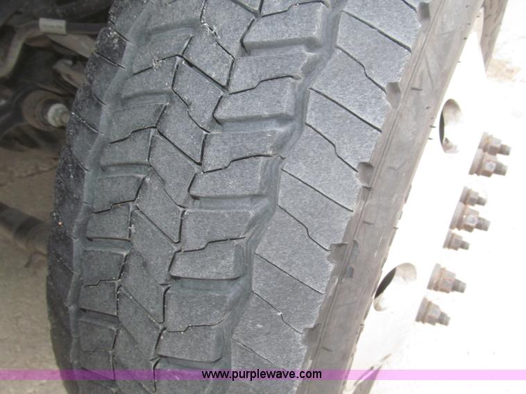 image for item F7313 2008 Ford F550 Super Duty XLT Crew Cab cab and chassis