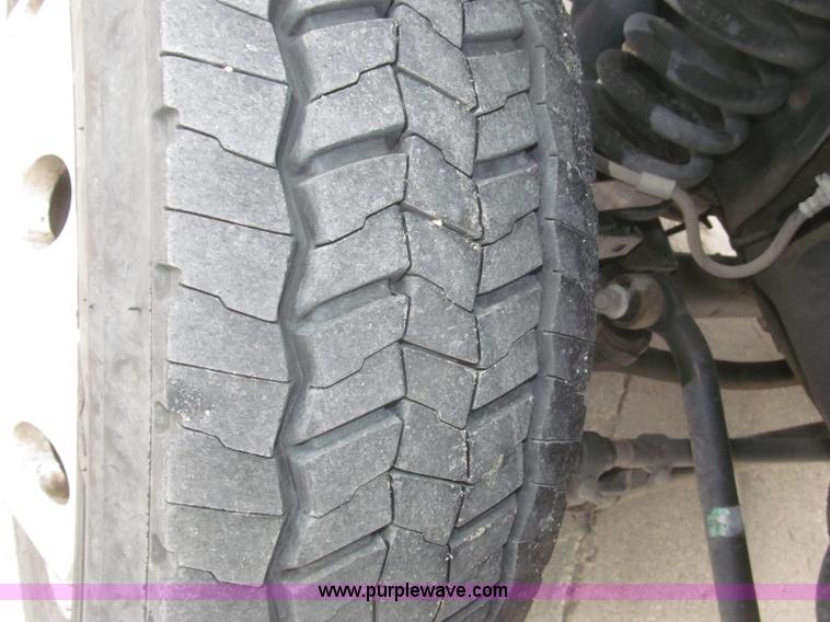 image for item F7313 2008 Ford F550 Super Duty XLT Crew Cab cab and chassis