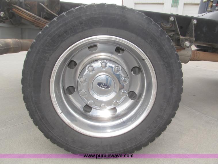 image for item F7313 2008 Ford F550 Super Duty XLT Crew Cab cab and chassis