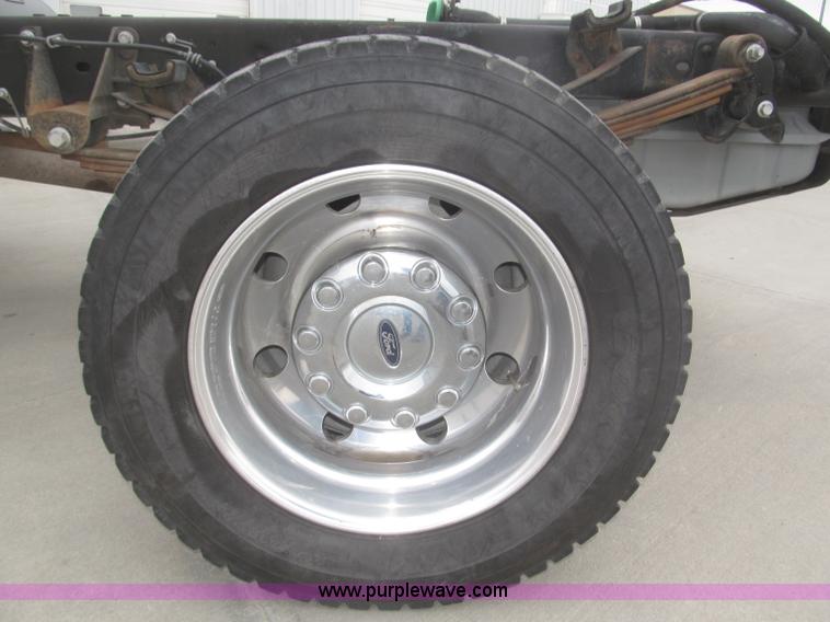 image for item F7313 2008 Ford F550 Super Duty XLT Crew Cab cab and chassis
