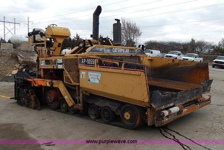 image for item H1342 2000 Caterpillar AP-1055B paver