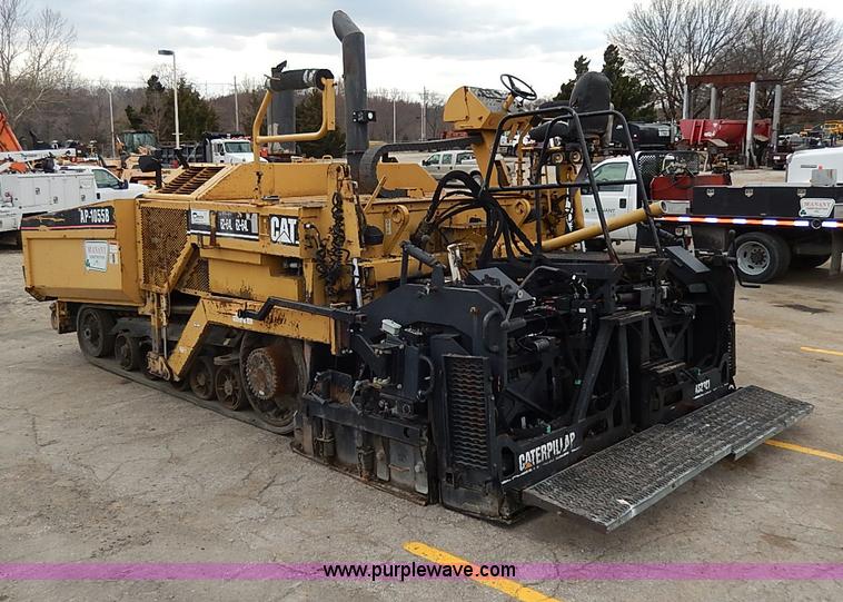 image for item H1342 2000 Caterpillar AP-1055B paver