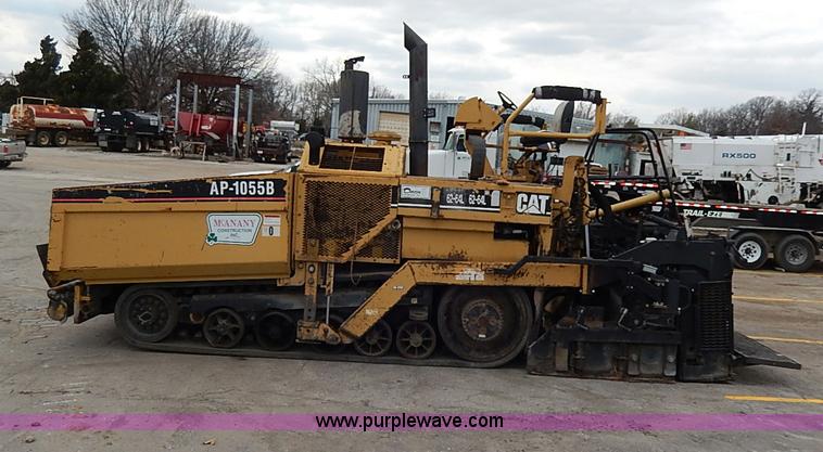 image for item H1342 2000 Caterpillar AP-1055B paver