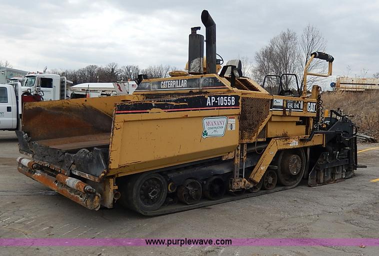 image for item H1342 2000 Caterpillar AP-1055B paver