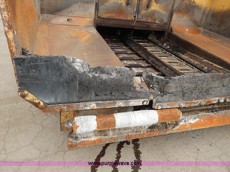 image for item H1342 2000 Caterpillar AP-1055B paver
