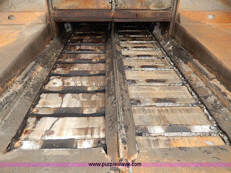 image for item H1342 2000 Caterpillar AP-1055B paver