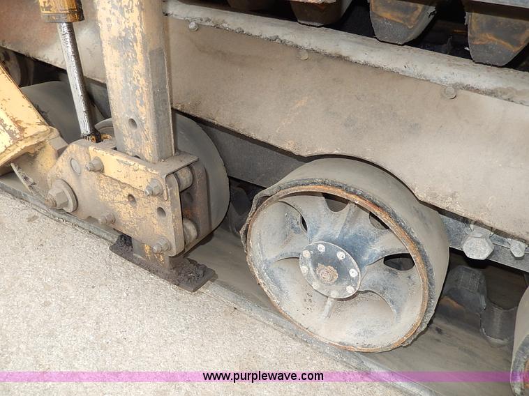 image for item H1342 2000 Caterpillar AP-1055B paver