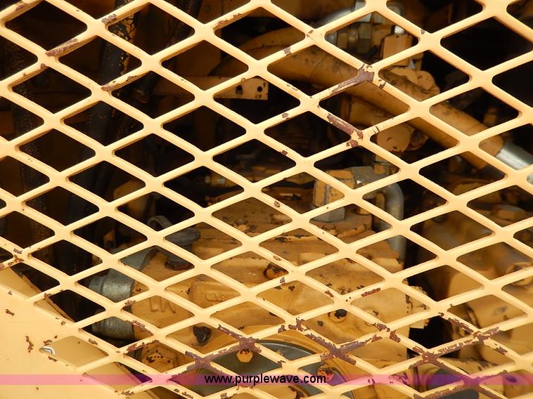 image for item H1342 2000 Caterpillar AP-1055B paver