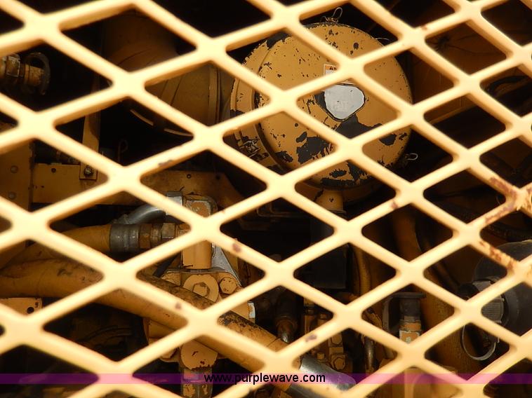 image for item H1342 2000 Caterpillar AP-1055B paver