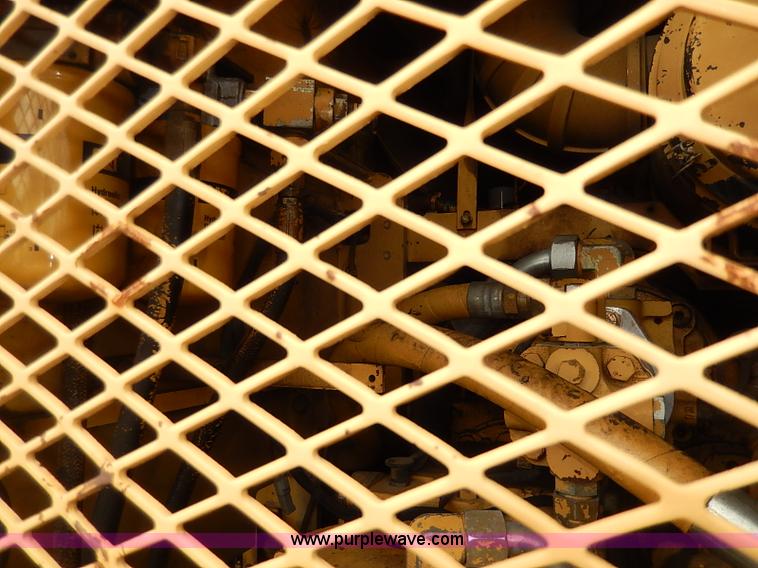 image for item H1342 2000 Caterpillar AP-1055B paver