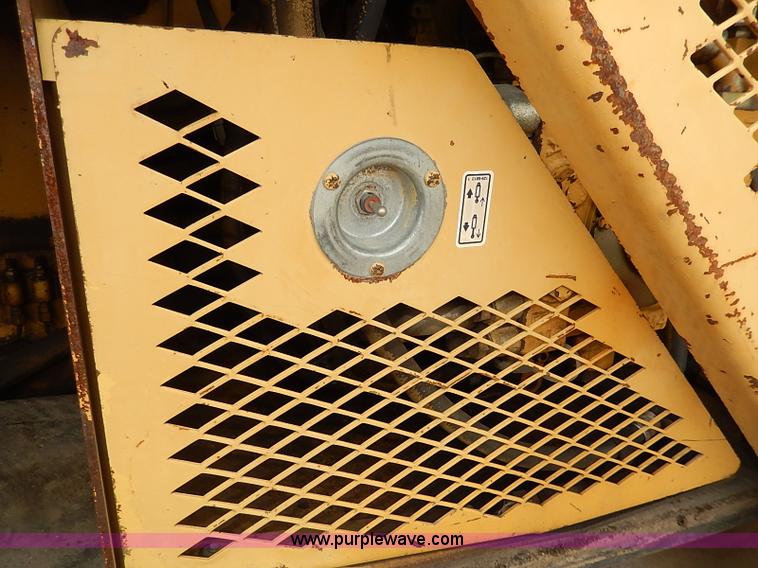image for item H1342 2000 Caterpillar AP-1055B paver