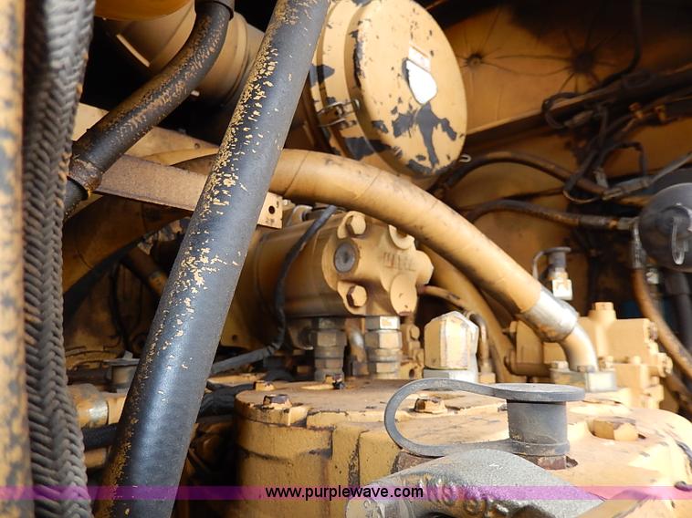 image for item H1342 2000 Caterpillar AP-1055B paver