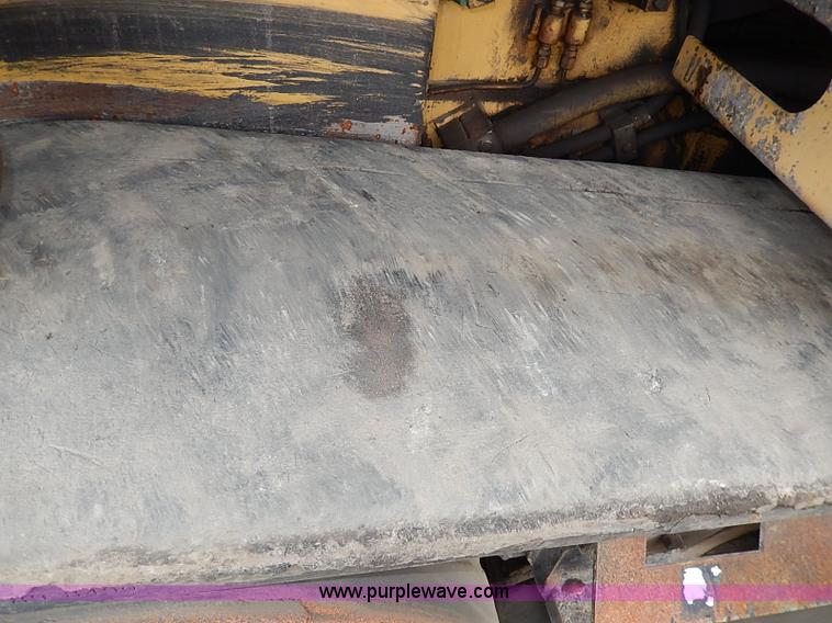 image for item H1342 2000 Caterpillar AP-1055B paver