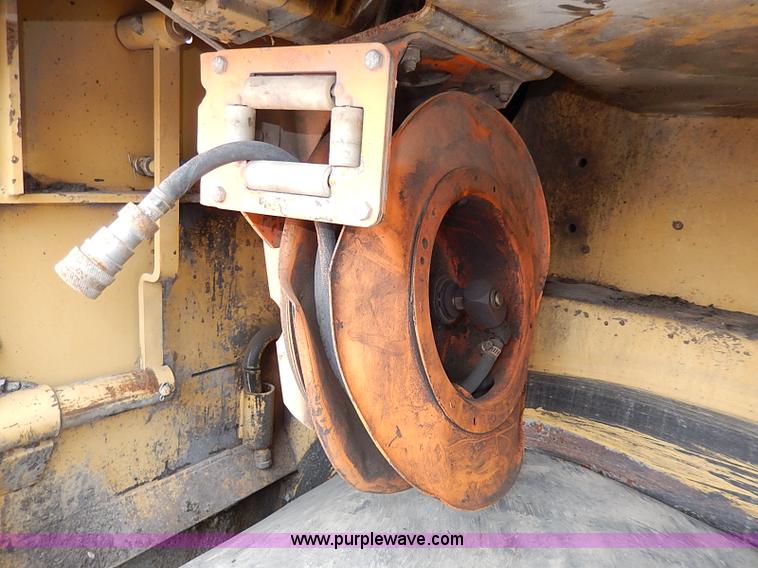 image for item H1342 2000 Caterpillar AP-1055B paver