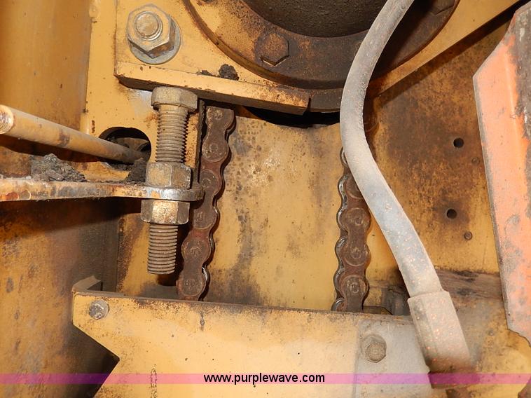 image for item H1342 2000 Caterpillar AP-1055B paver