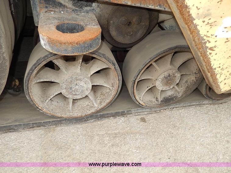 image for item H1342 2000 Caterpillar AP-1055B paver