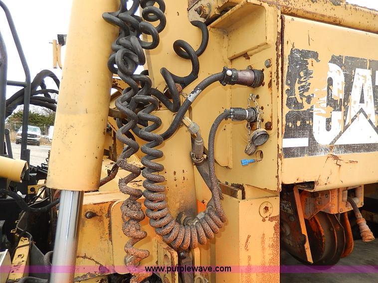image for item H1342 2000 Caterpillar AP-1055B paver