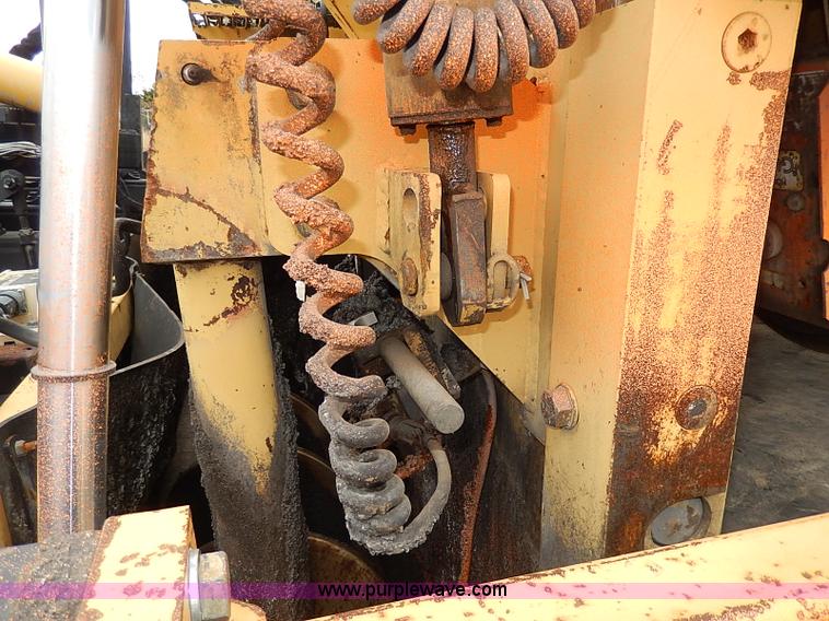 image for item H1342 2000 Caterpillar AP-1055B paver