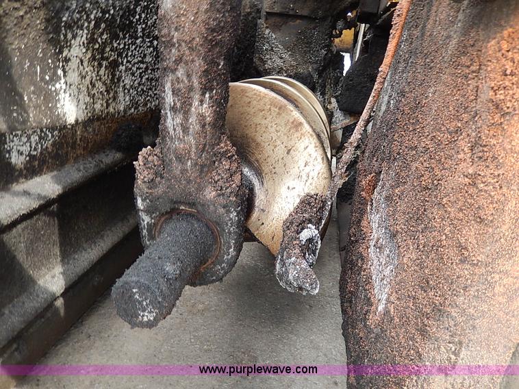 image for item H1342 2000 Caterpillar AP-1055B paver