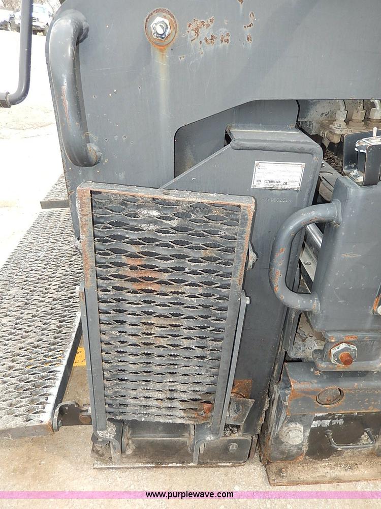 image for item H1342 2000 Caterpillar AP-1055B paver