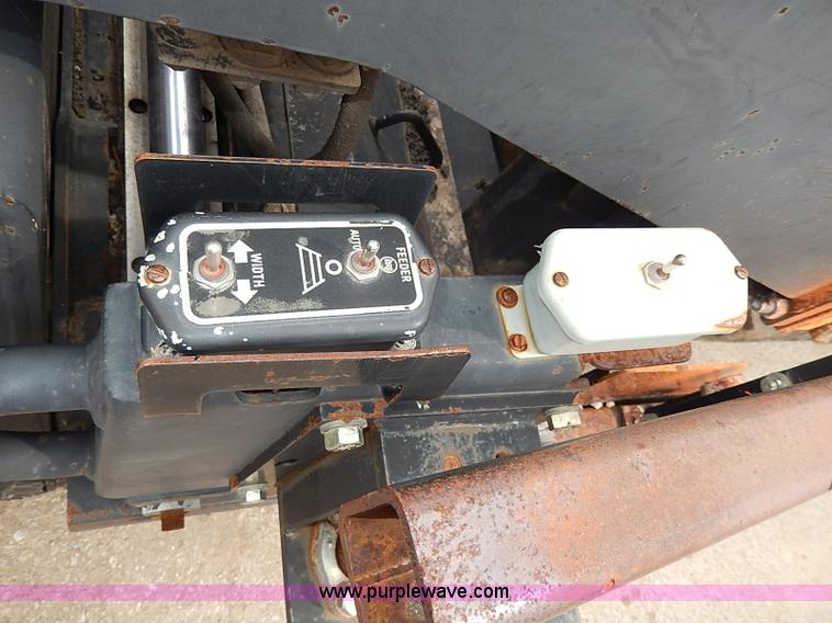 image for item H1342 2000 Caterpillar AP-1055B paver