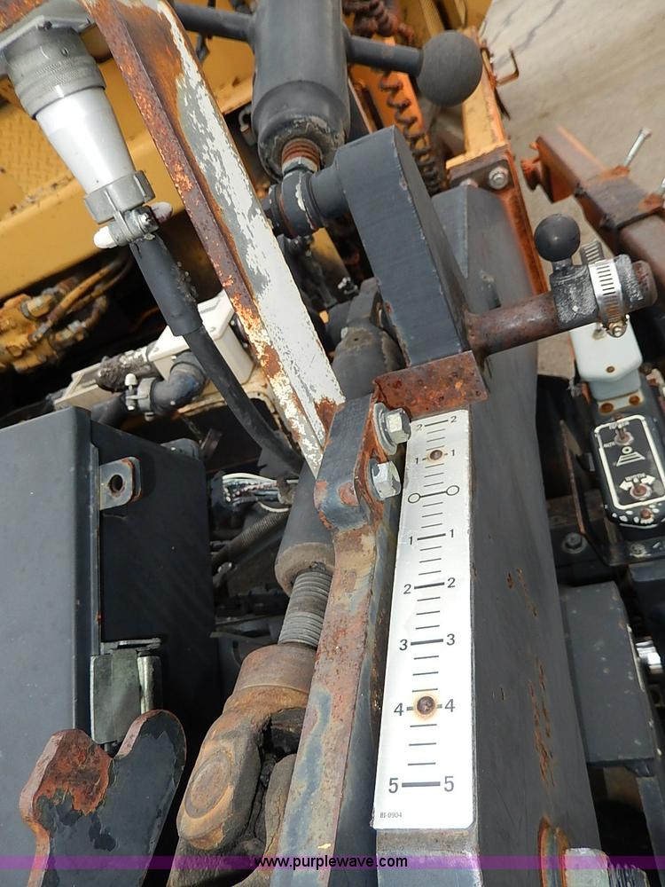 image for item H1342 2000 Caterpillar AP-1055B paver