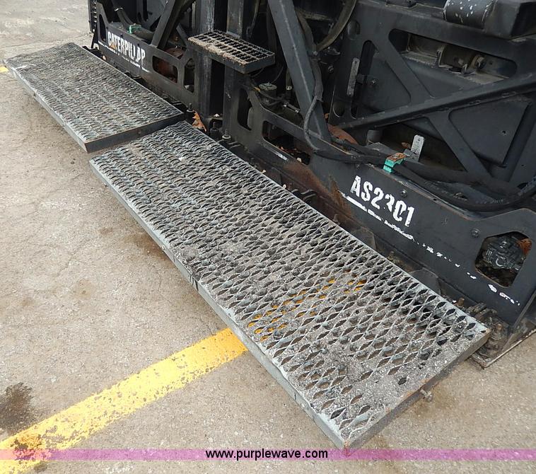 image for item H1342 2000 Caterpillar AP-1055B paver