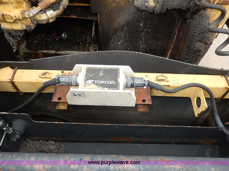 image for item H1342 2000 Caterpillar AP-1055B paver