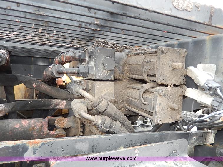 image for item H1342 2000 Caterpillar AP-1055B paver