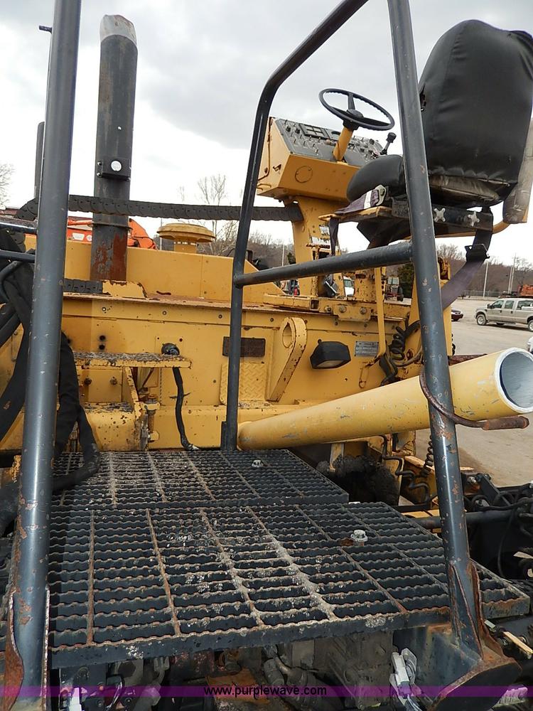 image for item H1342 2000 Caterpillar AP-1055B paver