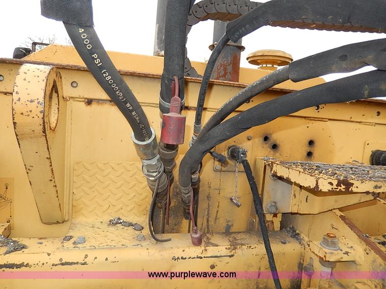 image for item H1342 2000 Caterpillar AP-1055B paver