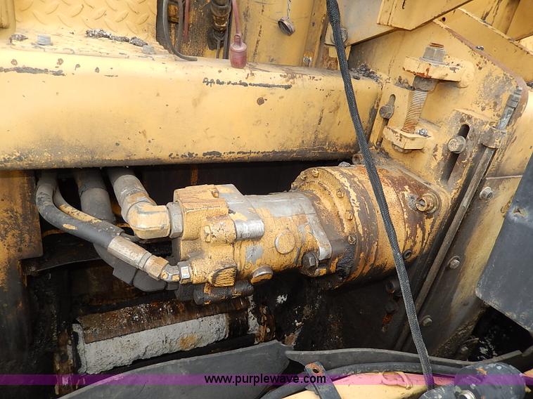 image for item H1342 2000 Caterpillar AP-1055B paver