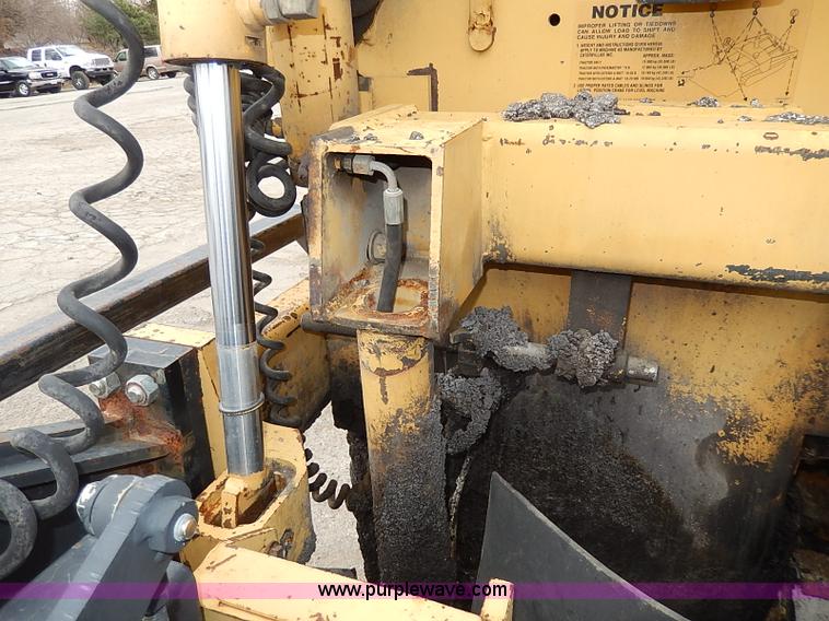 image for item H1342 2000 Caterpillar AP-1055B paver