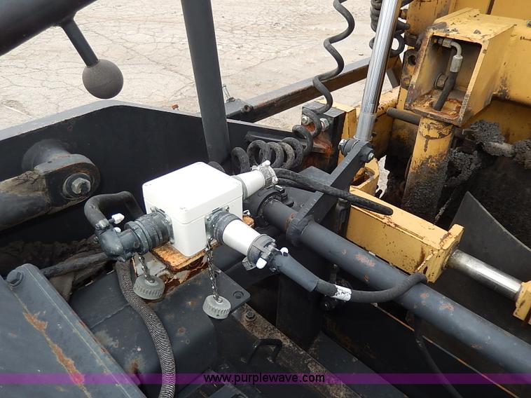 image for item H1342 2000 Caterpillar AP-1055B paver