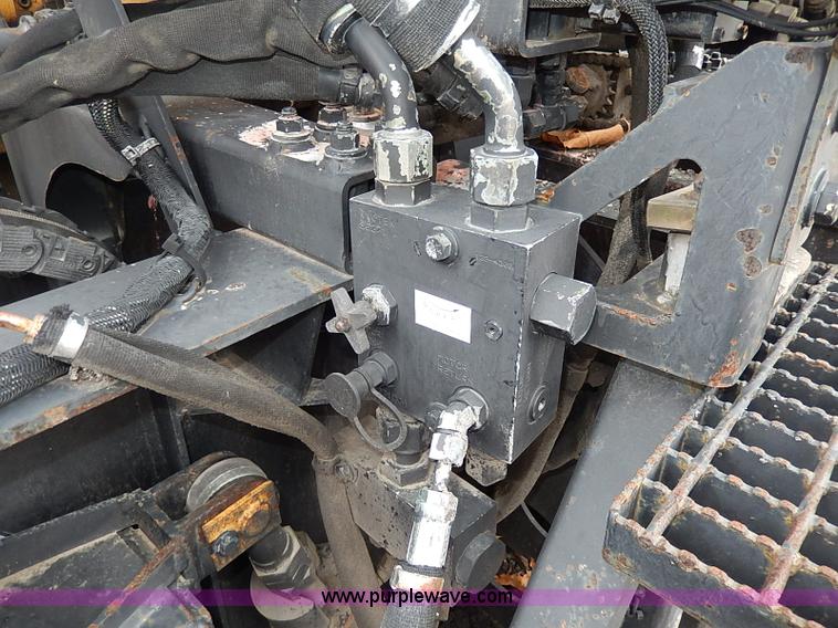 image for item H1342 2000 Caterpillar AP-1055B paver