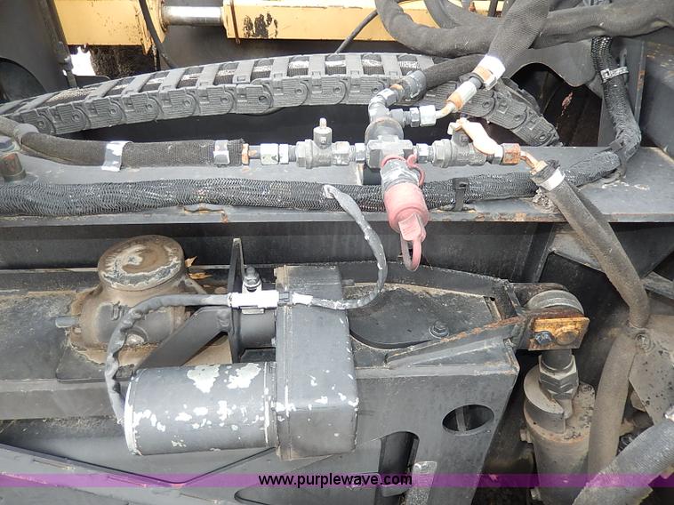 image for item H1342 2000 Caterpillar AP-1055B paver