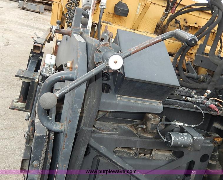 image for item H1342 2000 Caterpillar AP-1055B paver
